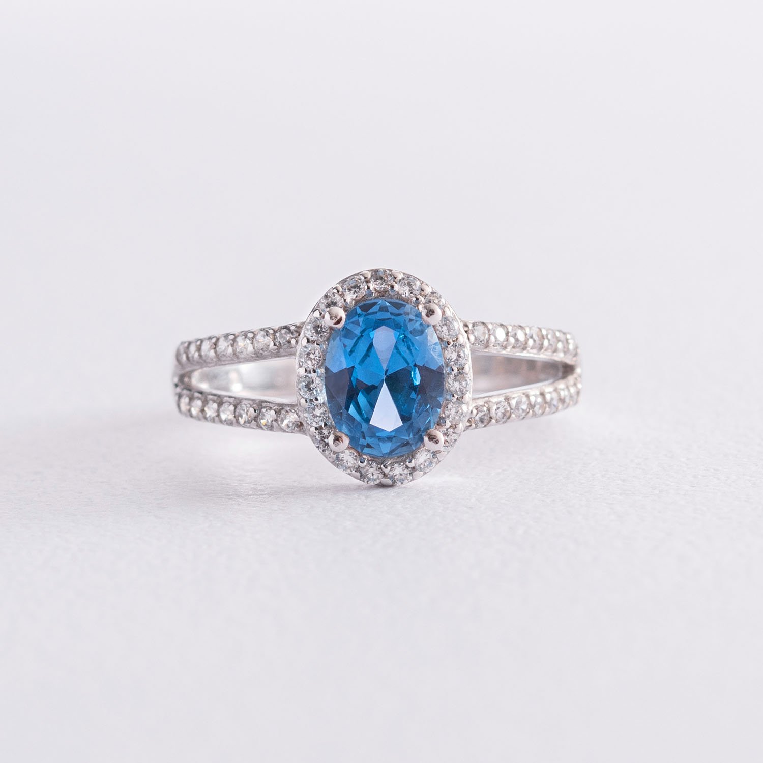 

Серебряное кольцо с кварцом и фианитами 1351/1р-QLB Оникс 16