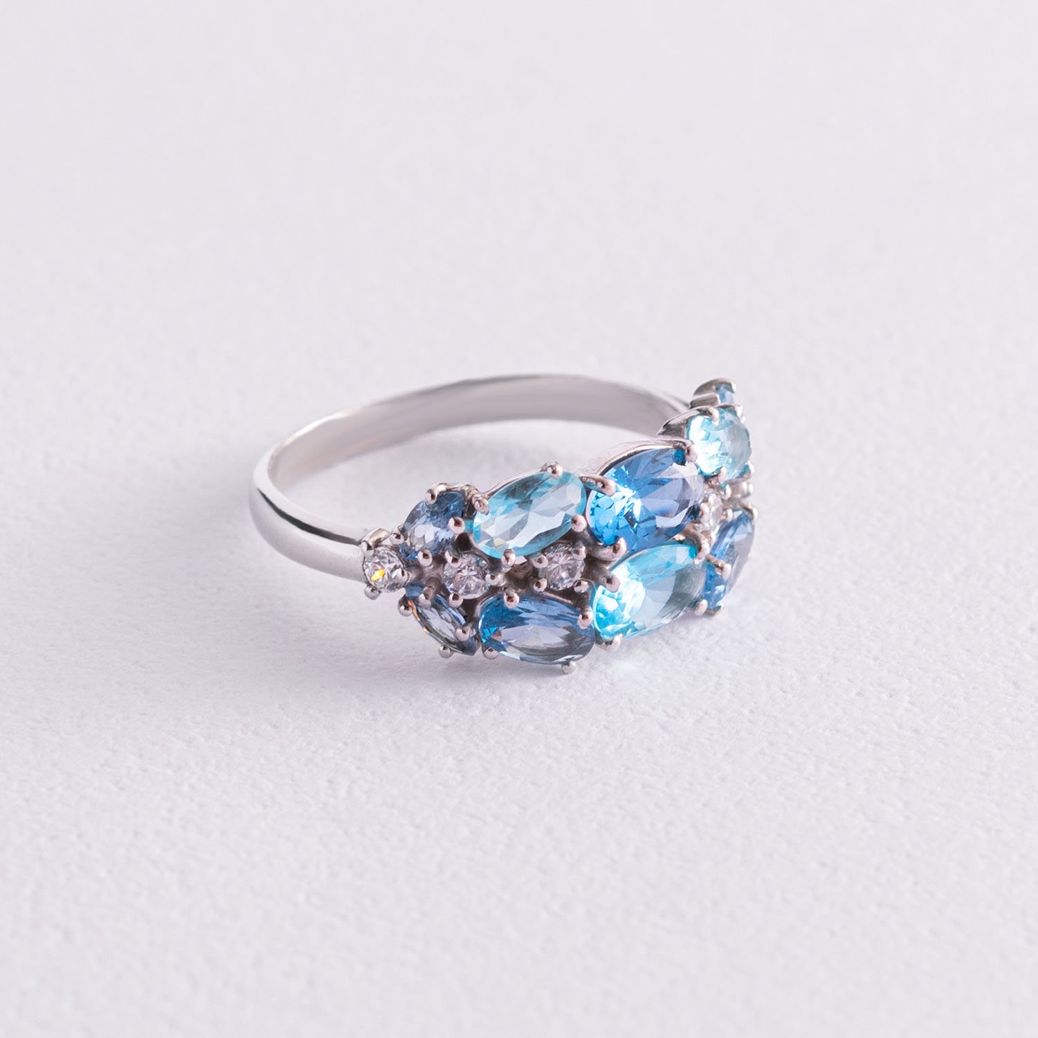 

Серебряное кольцо с кварцом и фианитами 1370/1р-QLBQS Оникс 16