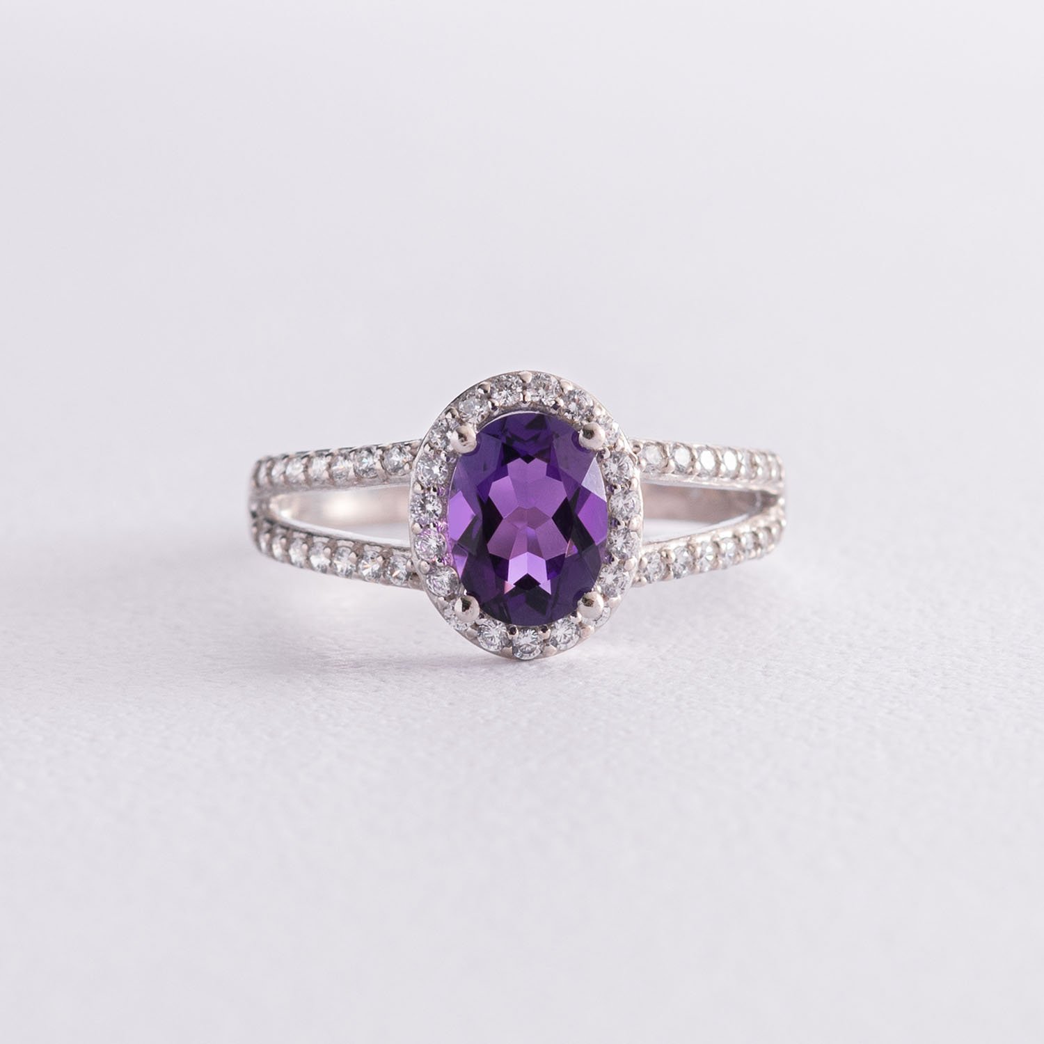 

Серебряное кольцо с аметистом и фианитами 1351/1р-AMET Оникс 18.5