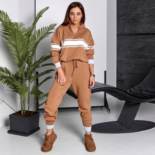 

Спортивный вязаный костюм one size коричневый 16457