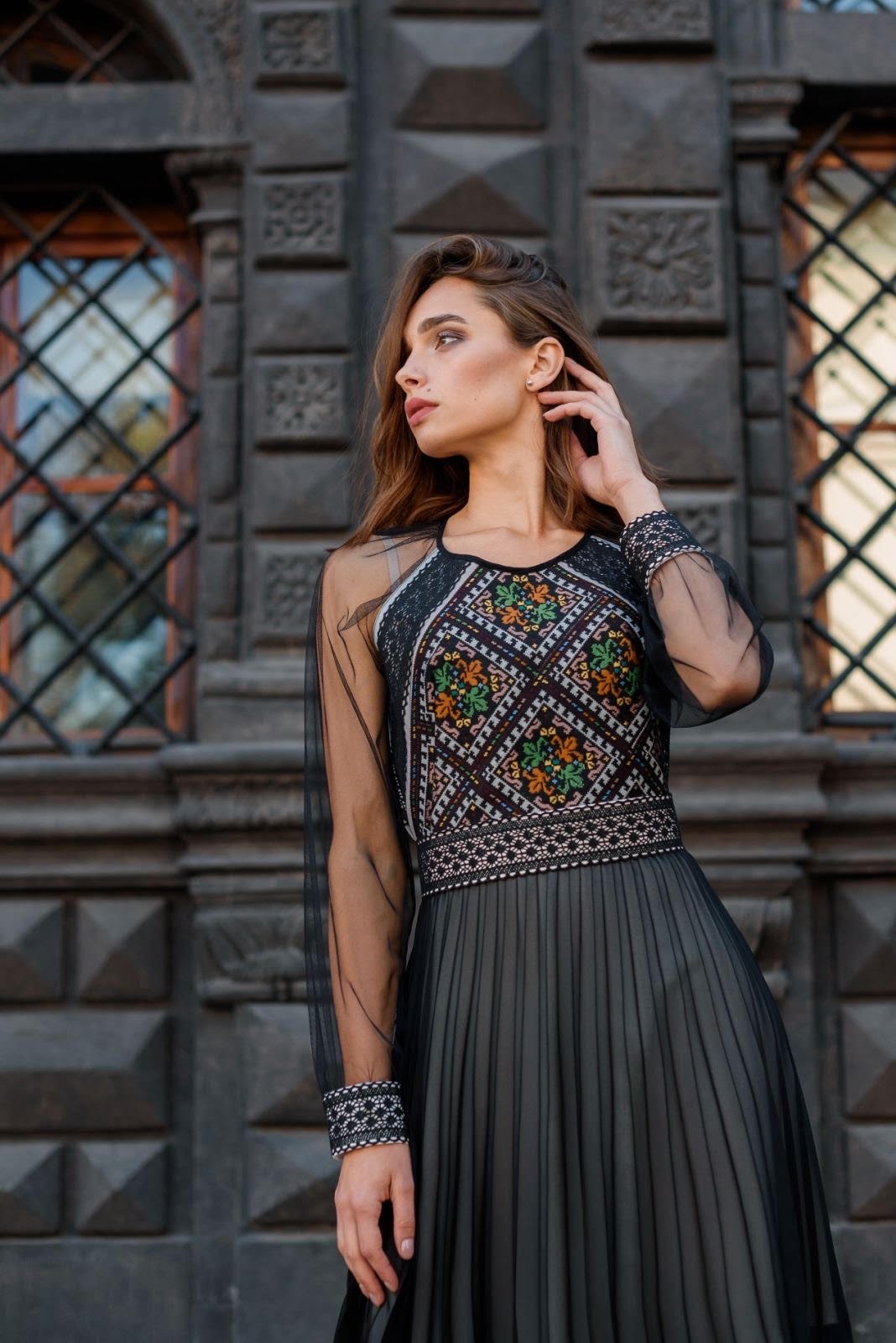 

Платье-вышиванка Скиба СК6821 46 Черное с рукавом