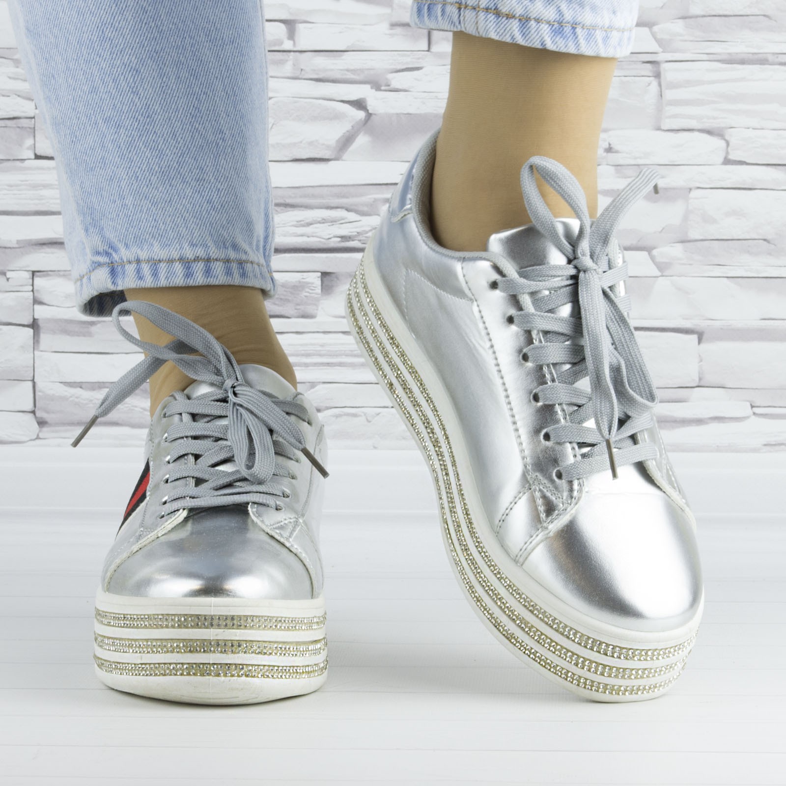 

Кроссовки женские демисезонные Violeta 20-671 silver 40 Серебристый b-264