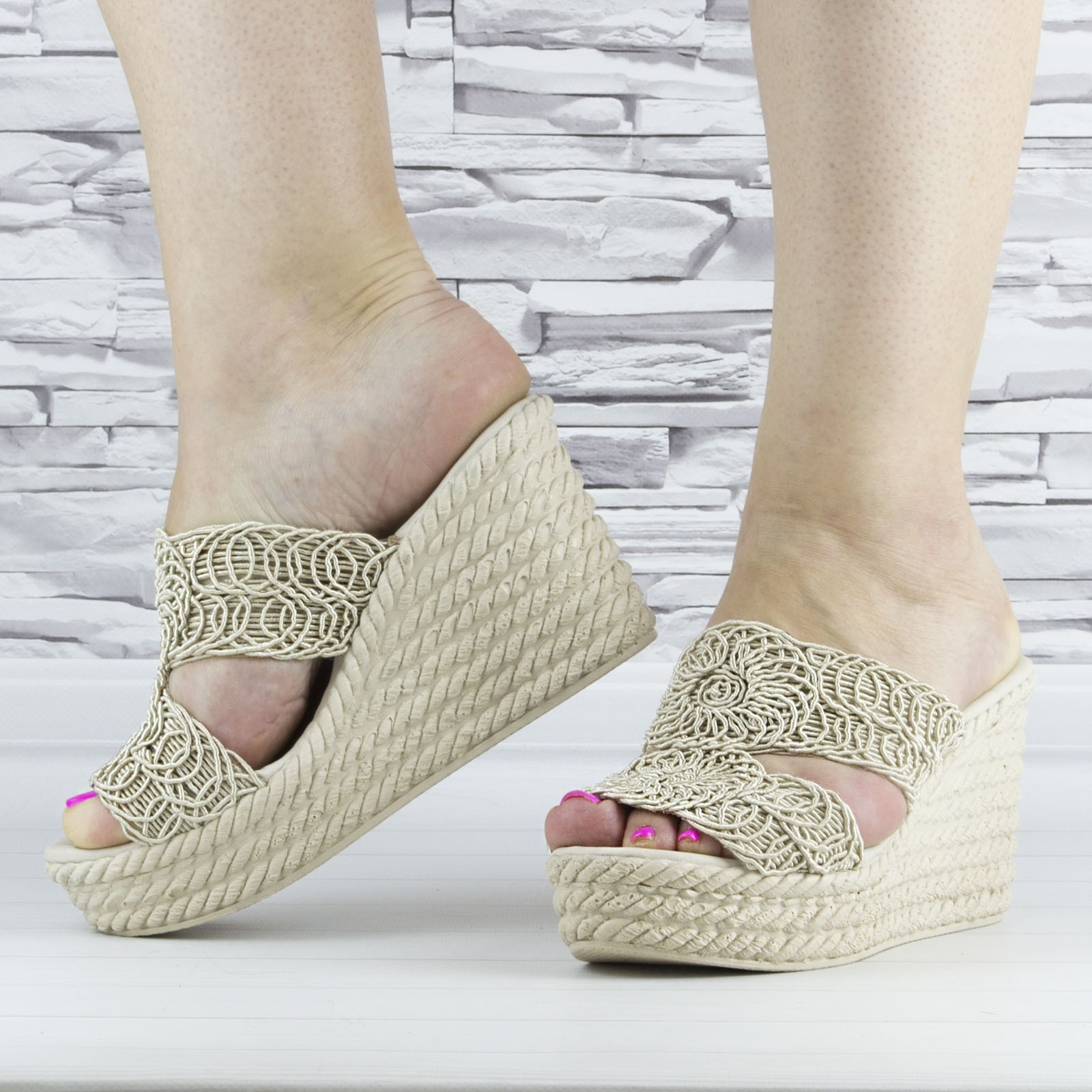 

Шлёпанцы женские Violeta 15001 beige бежевые на резиновой танкетке кружевной текстиль 40р (25 см) b-506