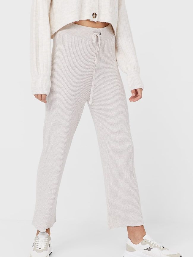 

Брюки Stradivarius 8458/151/431 M Светло-бежевые