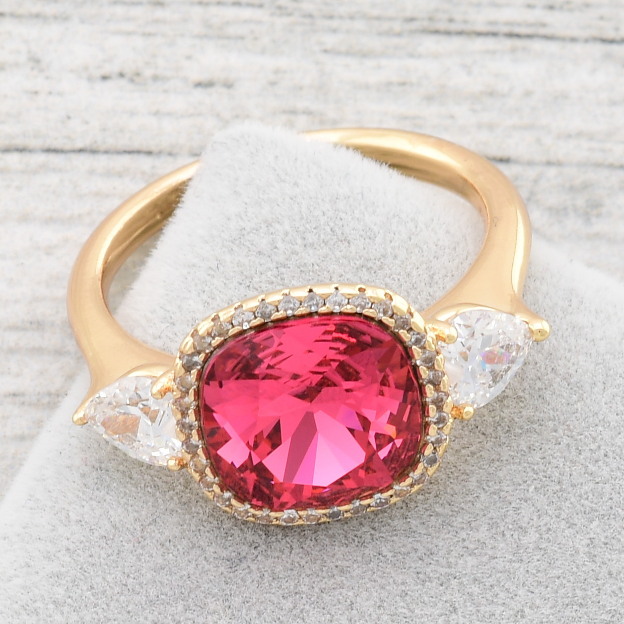 

Кольцо Xuping с кристаллами Swarovski 11890 цвет розовый позолота 18К16
