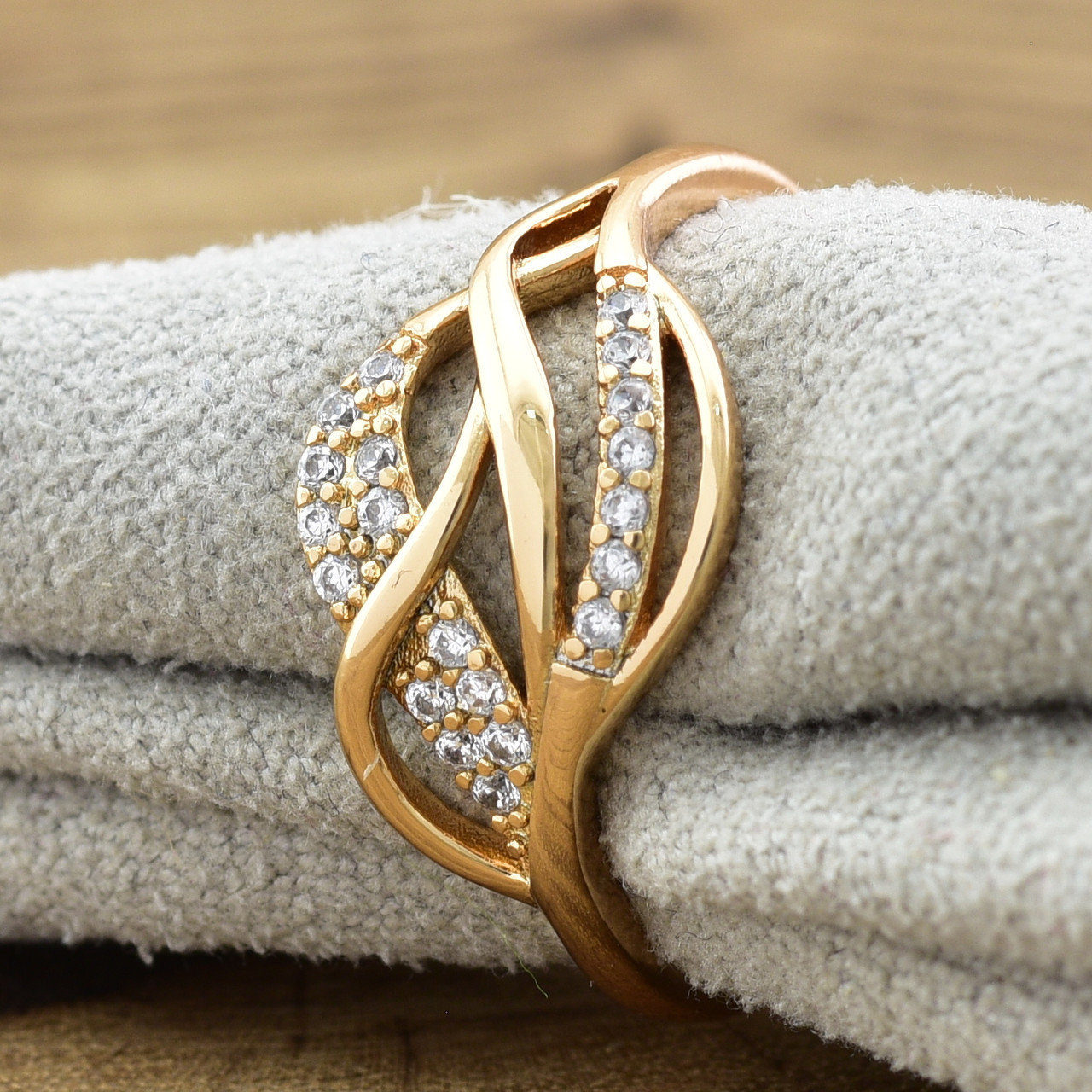 

Кольцо Xuping Грация 14024 ширина 10 мм белые фианиты позолота 18К21