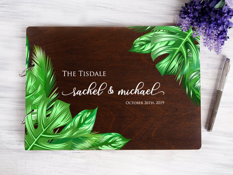 

Гостевая книга пожеланий "Тропики" с персонализацией, 50 листов, слоновая кость без линовки, А5, Темное дерево, WOODPRESENT