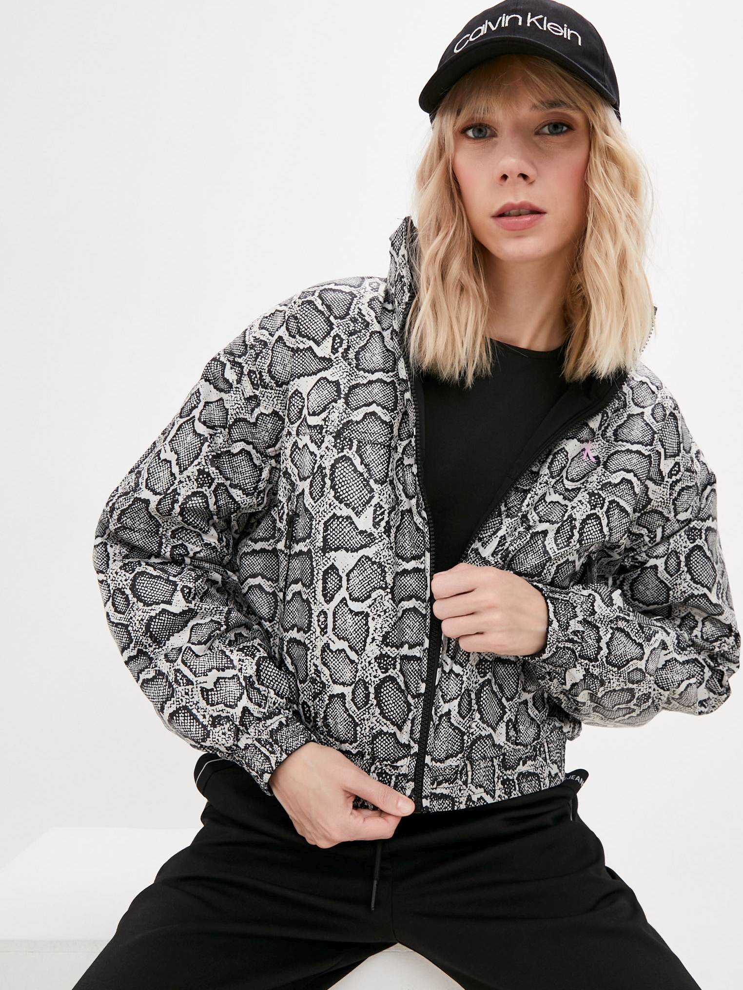 

Куртка двусторонняя Calvin Klein Jeans Reversible Lw Padded Jacket J20J216258-BEH S Черная