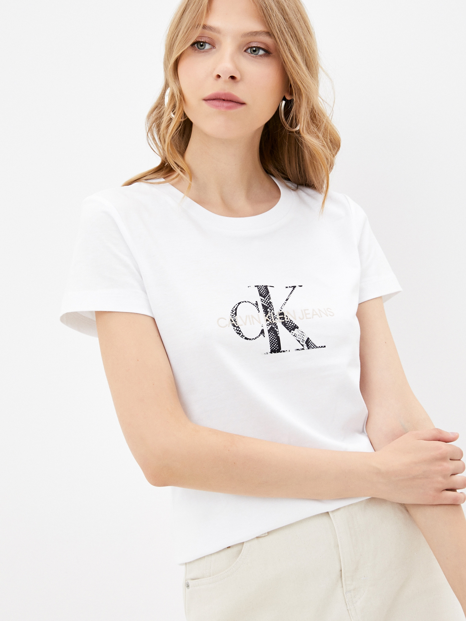 

Футболка Calvin Klein Jeans Seasonal Filled Monogram Tee J20J216250-YAF XS Белая