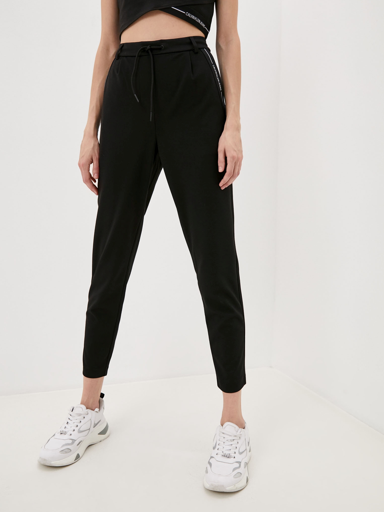 

Брюки Calvin Klein Jeans Milano Tapered Pant J20J216431-BEH S Черные