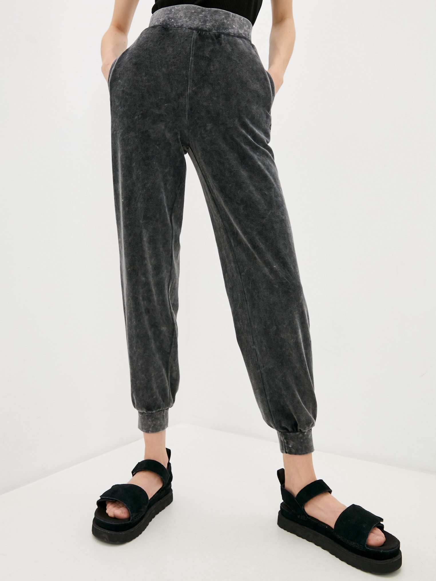 

Брюки Calvin Klein Jeans Wash Velvet Pant J20J216432-BEH  Черные, Брюки Calvin Klein Jeans Wash Velvet Pant J20J216432-BEH S Черные