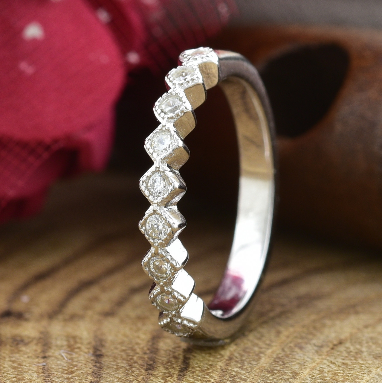

Серебряное кольцо ТС510067б вставка белые фианиты 17