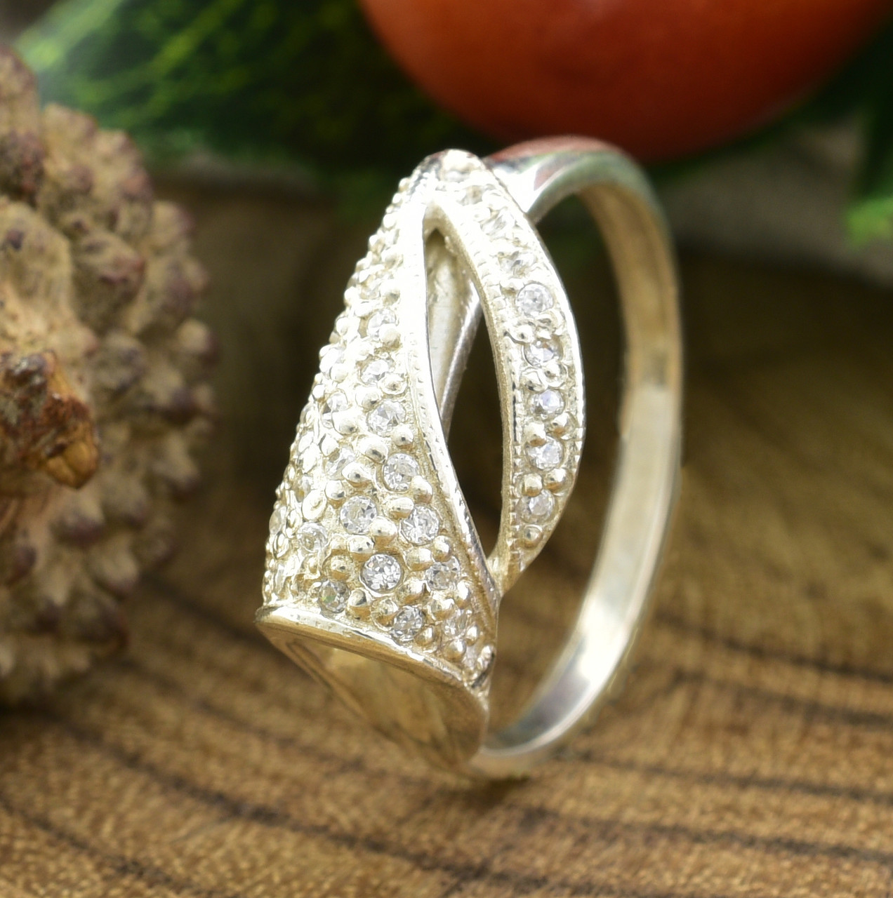 

Серебряное кольцо Алина вставка белые фианити16