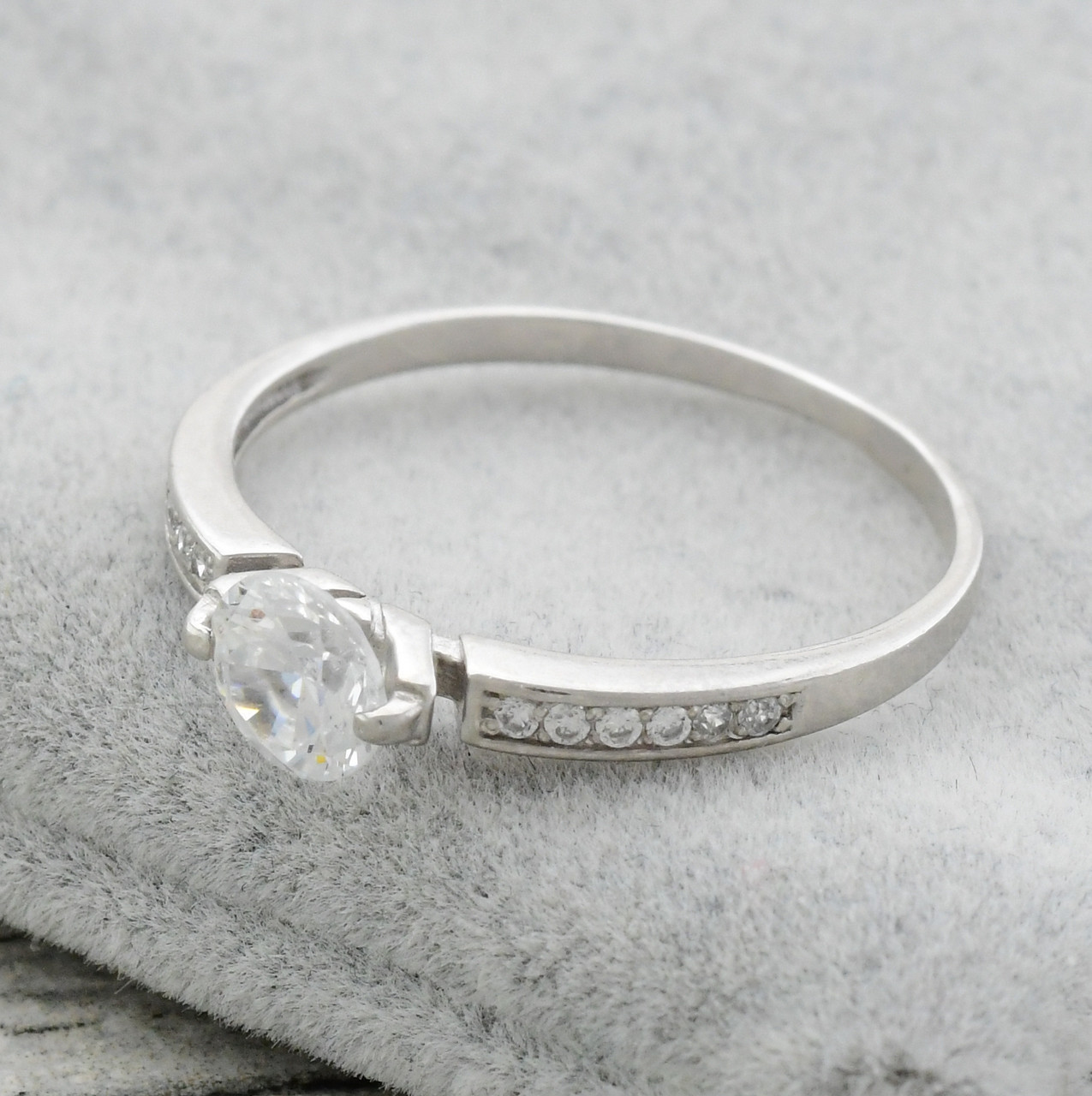 

Серебряное кольцо Розы вставка белые фианити19