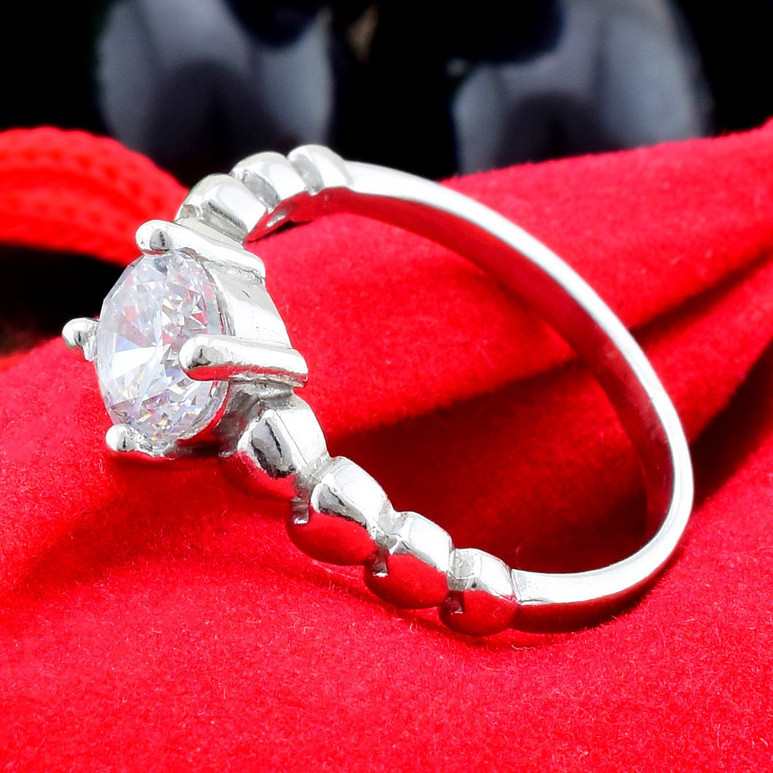 

Серебряное кольцо Севилья вставка белые фианиты 15.5