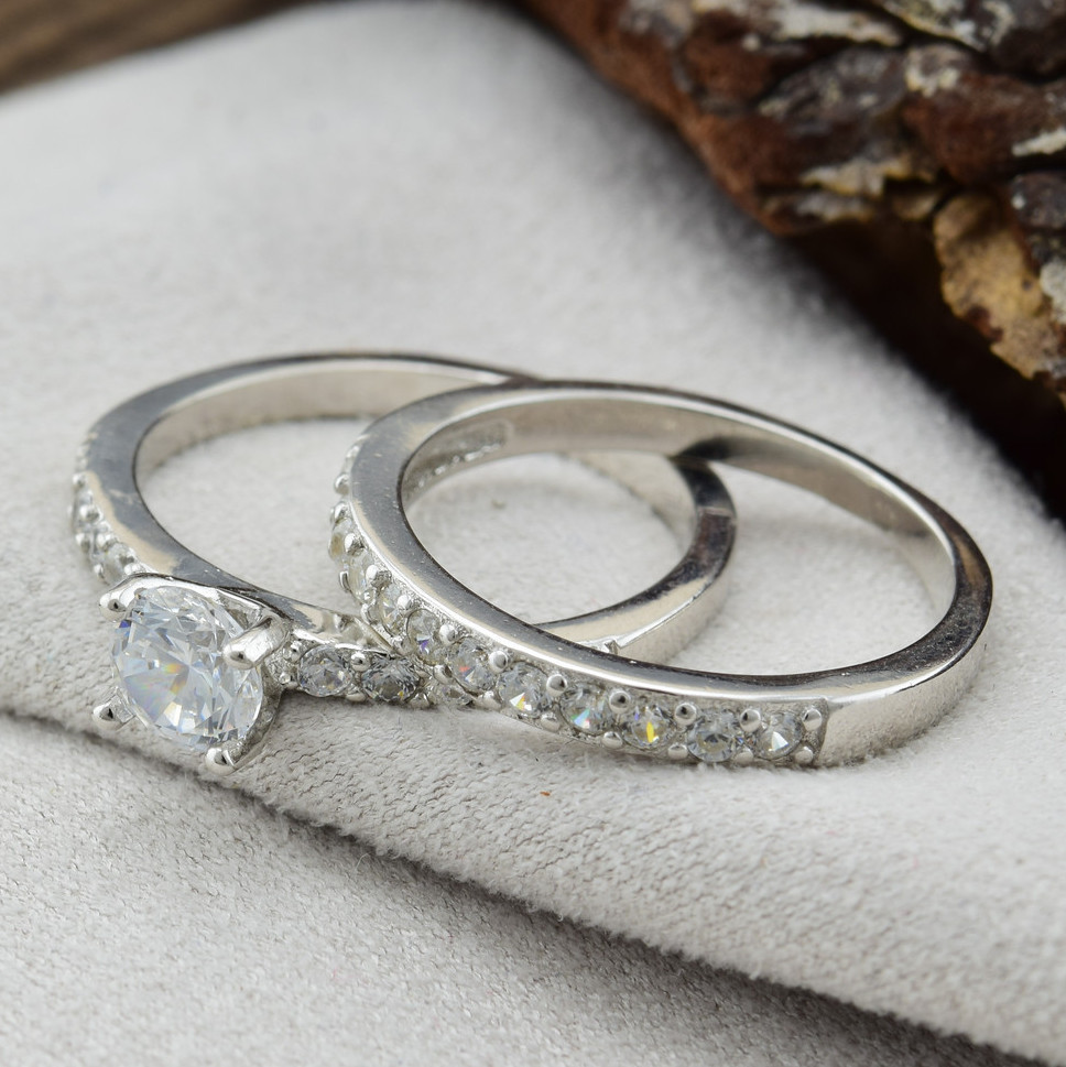 

Серебряное кольцо двойная ТС510077б вставка белые фианиты 15.5