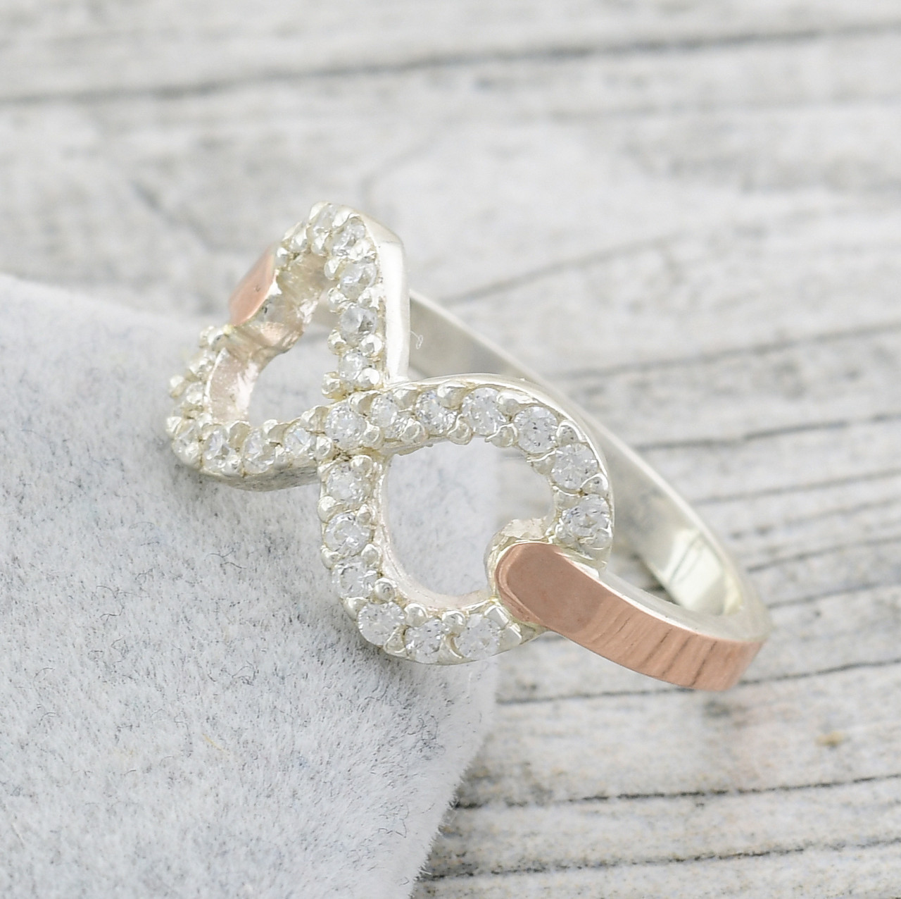 

Серебряное кольцо с золотом Диор вставка белые фианиты 20