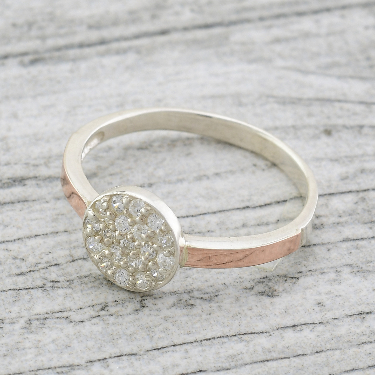 

Серебряное кольцо с золотом Лия вставка белые фианиты 17