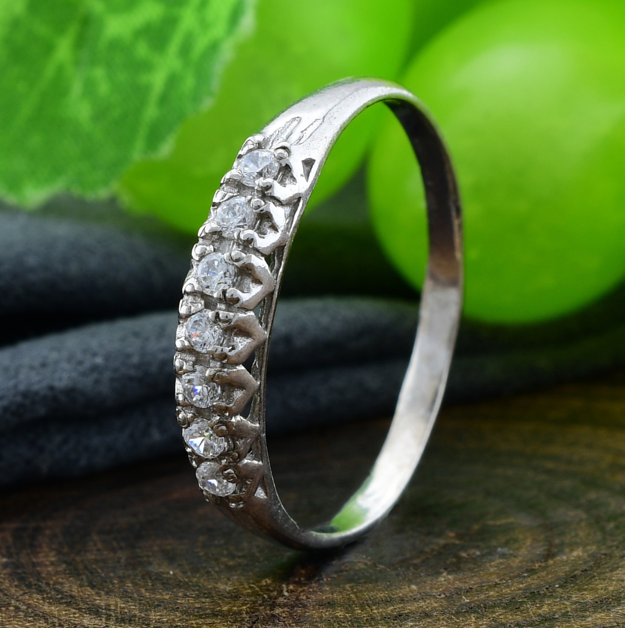 

Серебряное кольцо Мирель вставка белые фианиты 20