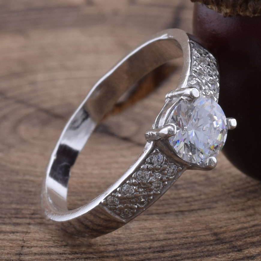 

Серебряное кольцо Вдохновение вставка белые фианиты 19