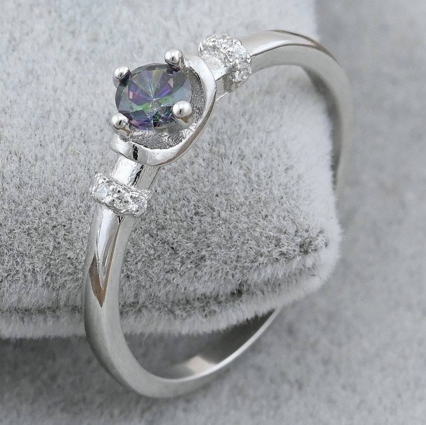 

Серебряное кольцо вставка фианит мистик 18