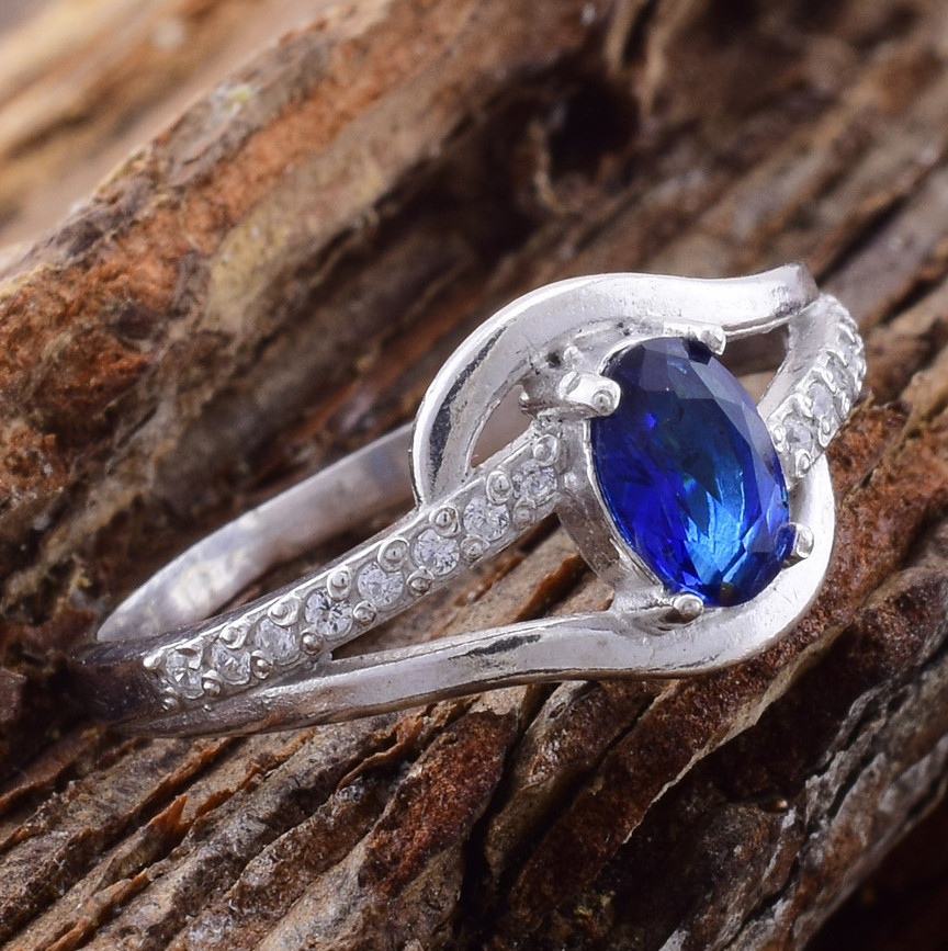 

Серебряное кольцо Дейзи вставка синие фианиты 17