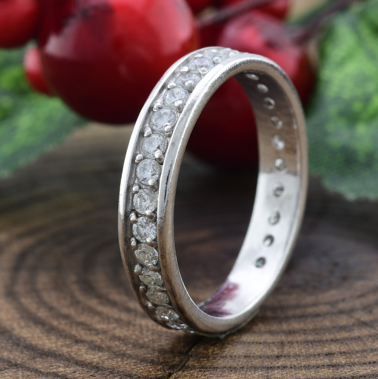 

Серебряное кольцо Бритни вставка белые фианиты 16.5