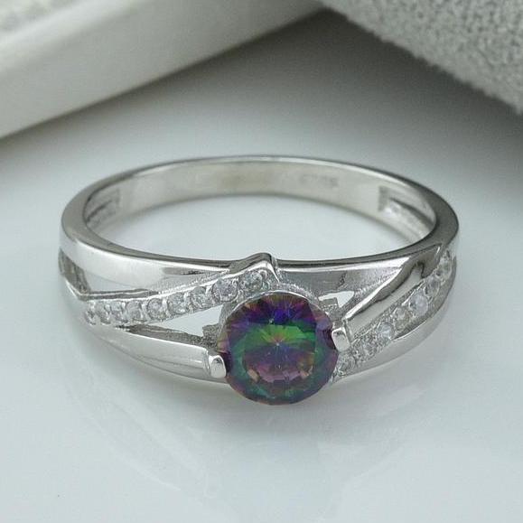 

Серебряное кольцо вставка фианиты цвет мистик 16