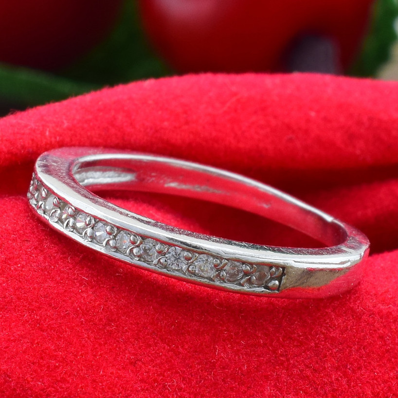 

Серебряное кольцо Клауди вставка белые фианиты 18