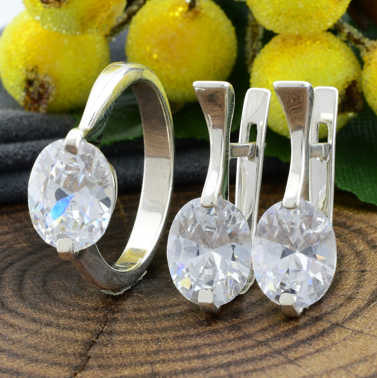 

Срібний набір каблучка + сережки 20х8 мм вставка білі фіаніти17