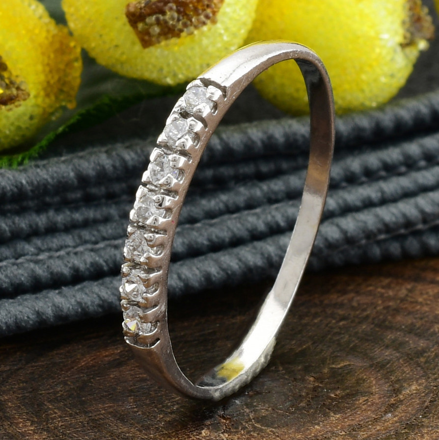 

Серебряное кольцо Эжени вставка белые фианиты 18