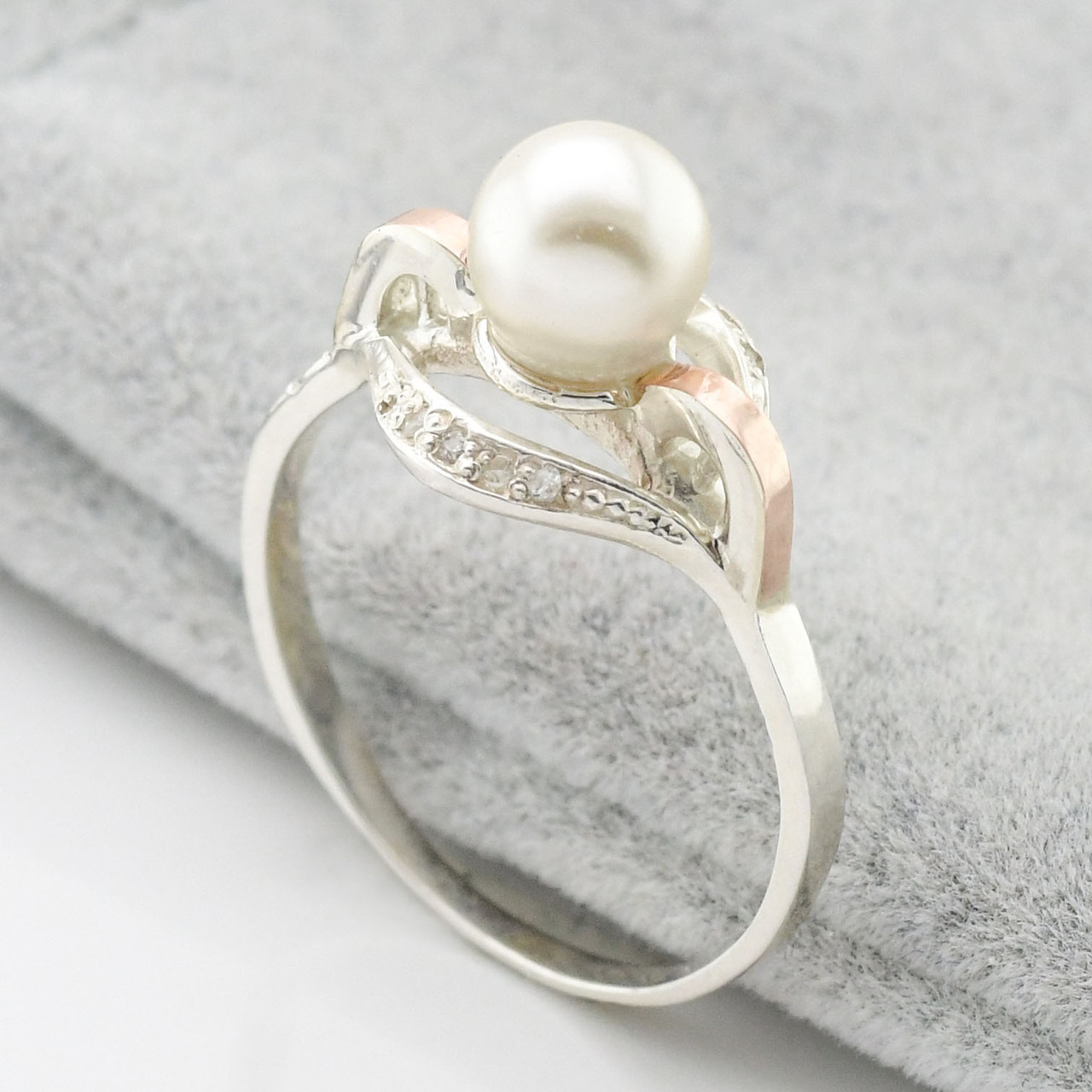 

Серебряное кольцо с золотом Улыбка вставка искусственные жемчужины 16.5