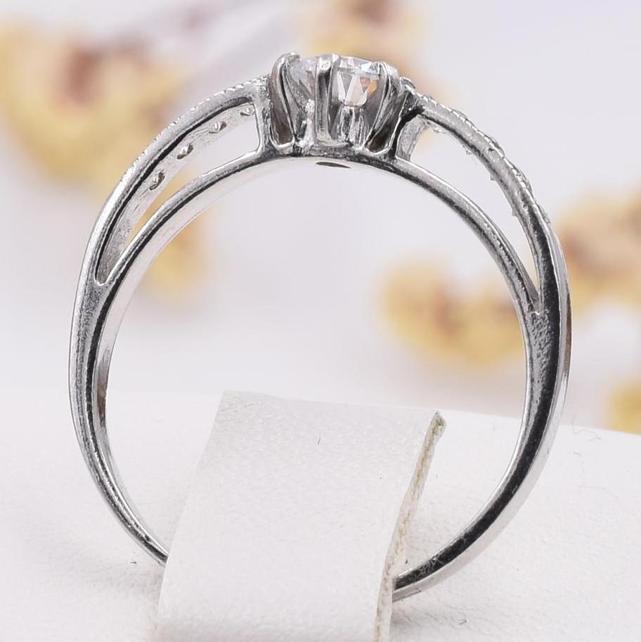 

Серебряное кольцо Корона белые фианиты 18