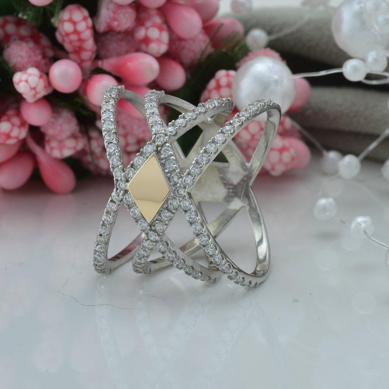 

Серебряное кольцо с золотом вставка белые фианиты 18
