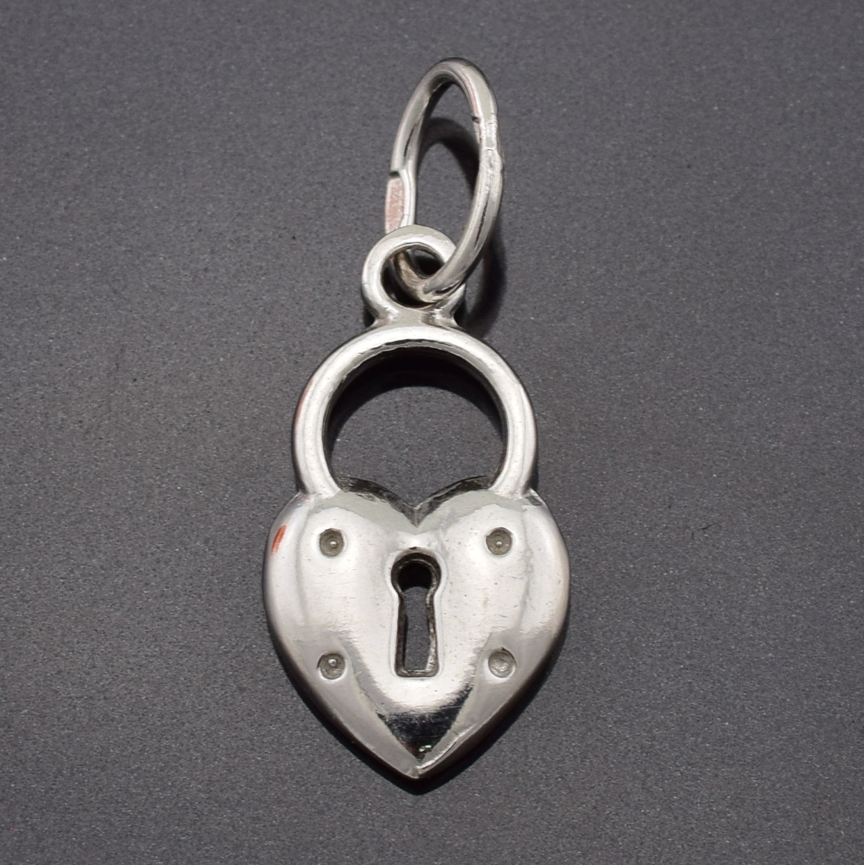 

Серебряный кулон Волшебный замок размер 25х10 мм вес 1.83 г