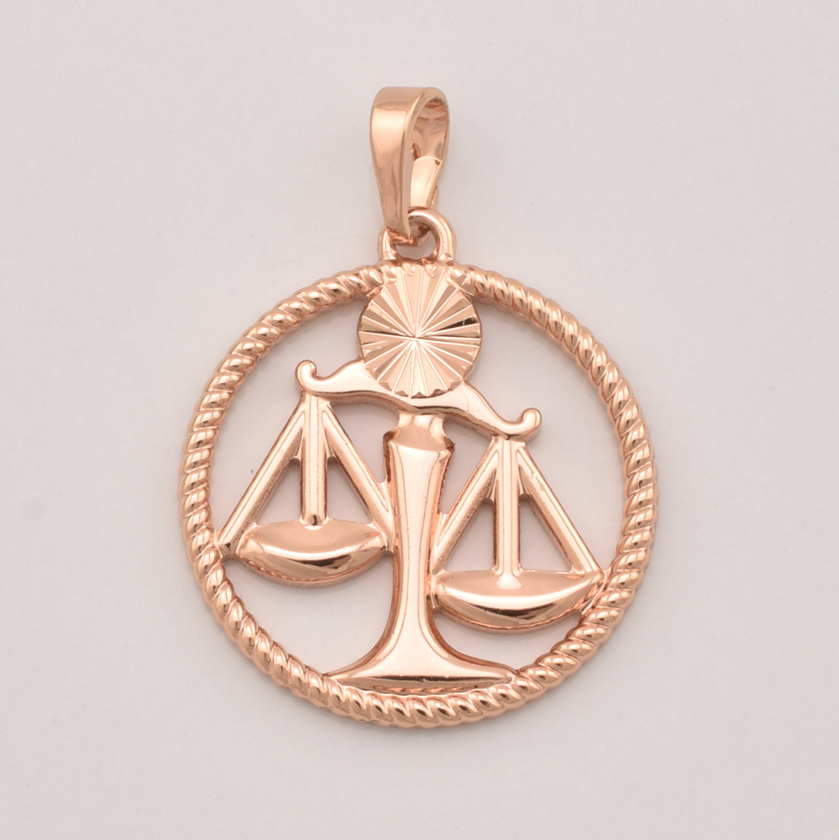 

Знак зодиака Xuping 80097 Весы длина 28 мм ширина 20 мм позолота РО