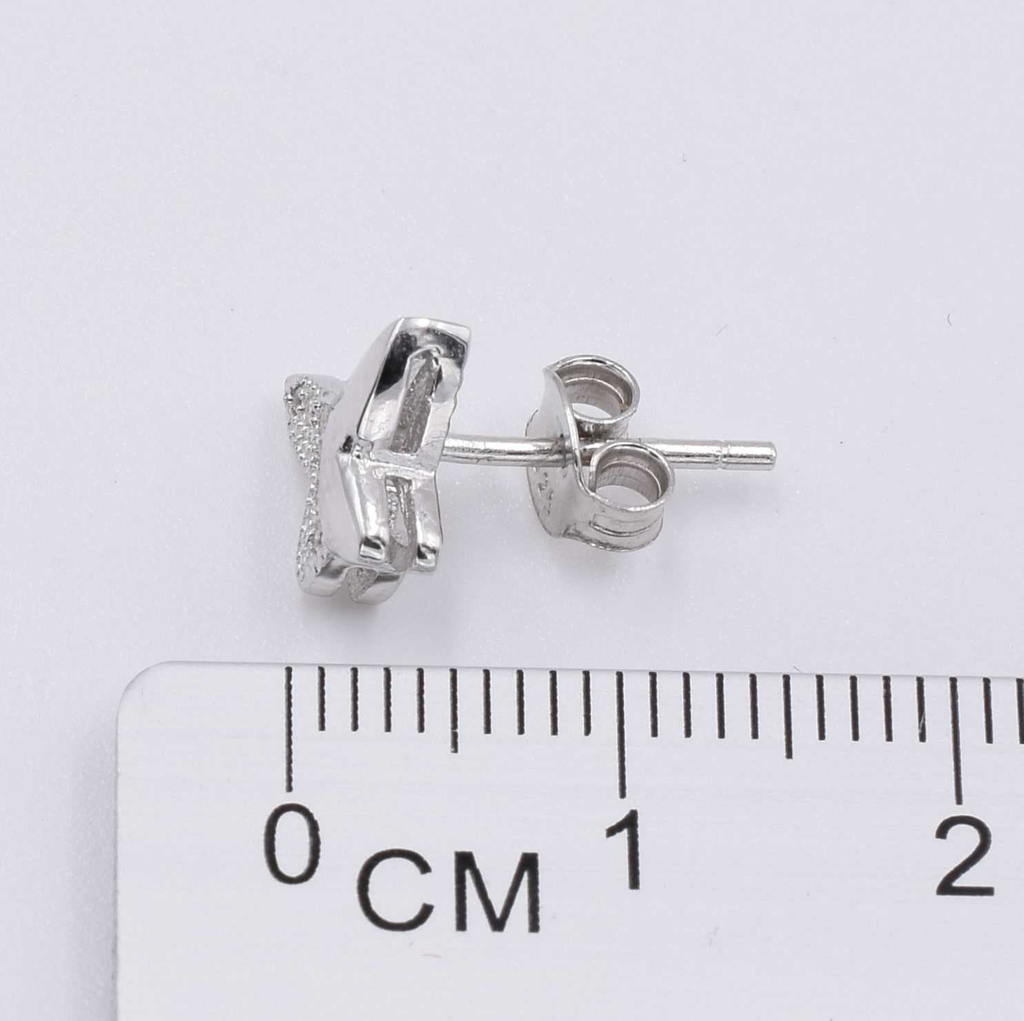 

Серебряные серьги пусеты размер 8х8 мм белые фианиты вес 1.7 г