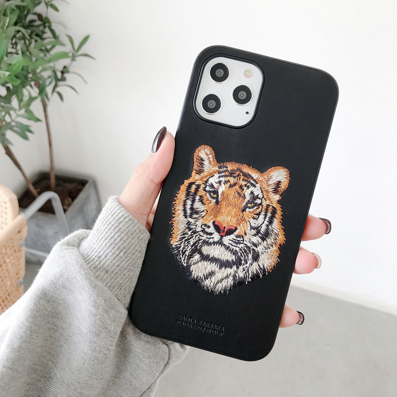 

Кожаный чехол Santa Barbara с вышивкой "Тигр" для iPhone 12