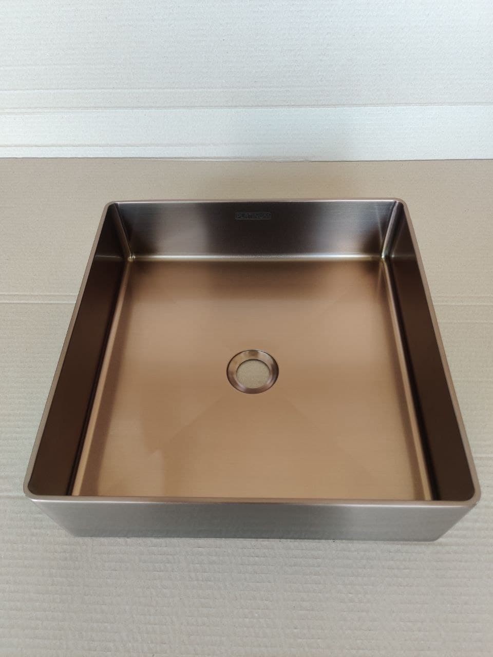 

Накладной умывальник из нержавеющей стали Platinum Handmade PVD медь 40*40 с донным клапаном