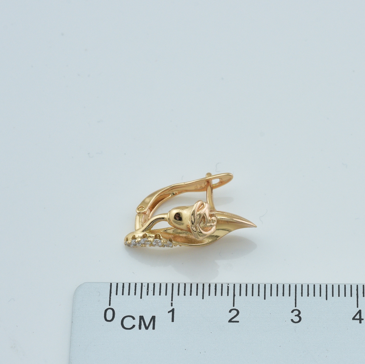 

Серьги Xuping 30299 размер 22х12 мм белые фианиты вес 4.3 г позолота 18К