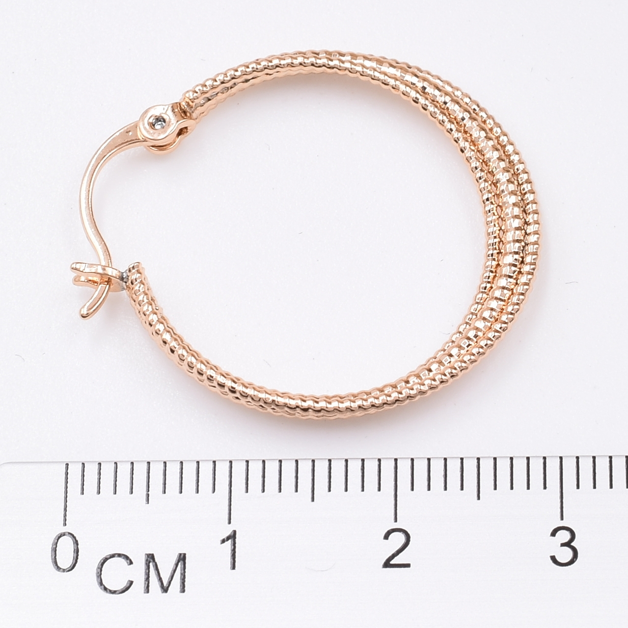 

Серьги Xuping 30714 размер 28х3 мм вес 3.7 г позолота 18К