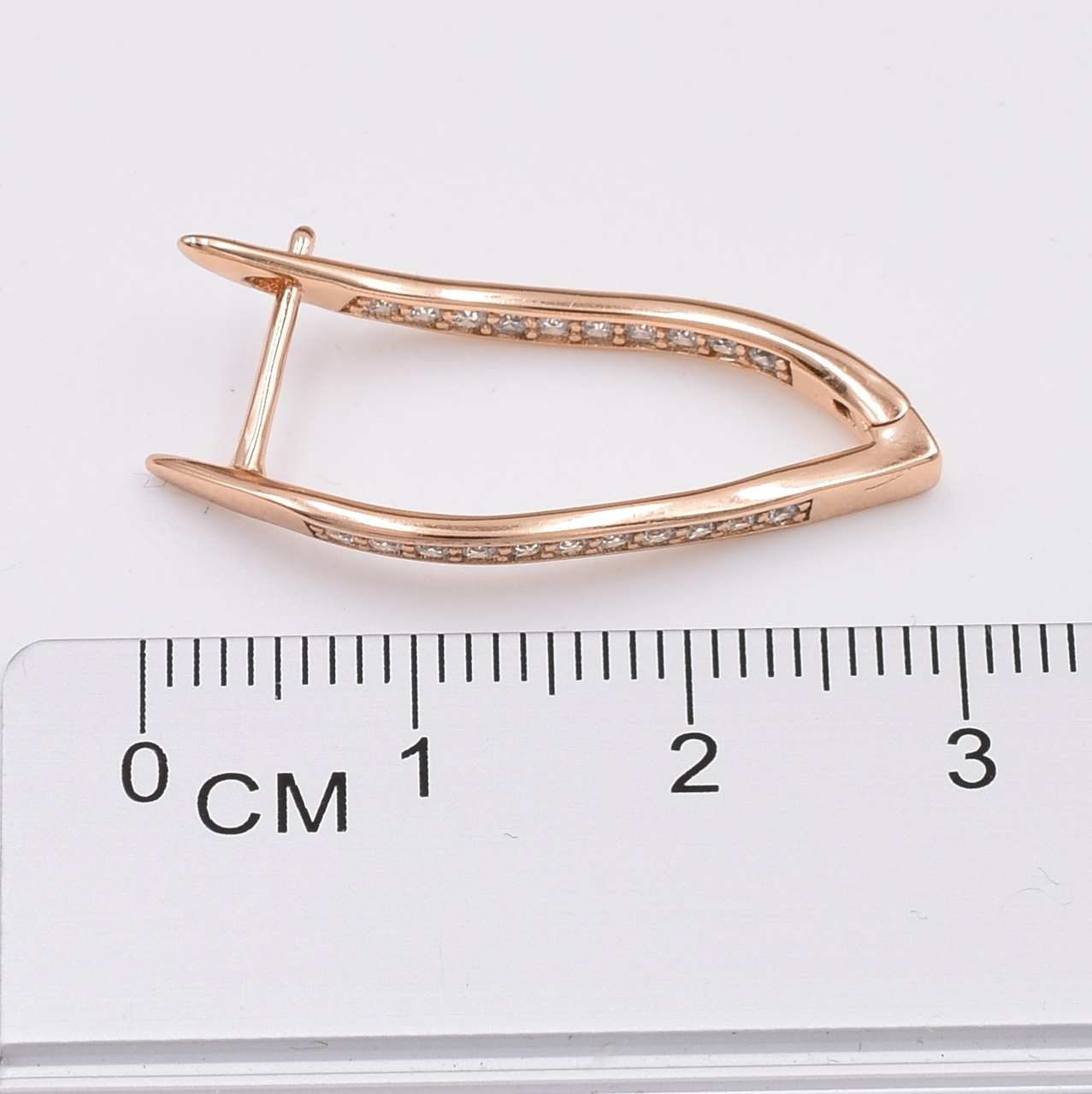 

Серьги Xuping 31147 размер 29х4 мм белые фианиты вес 3.2 г позолота 18К