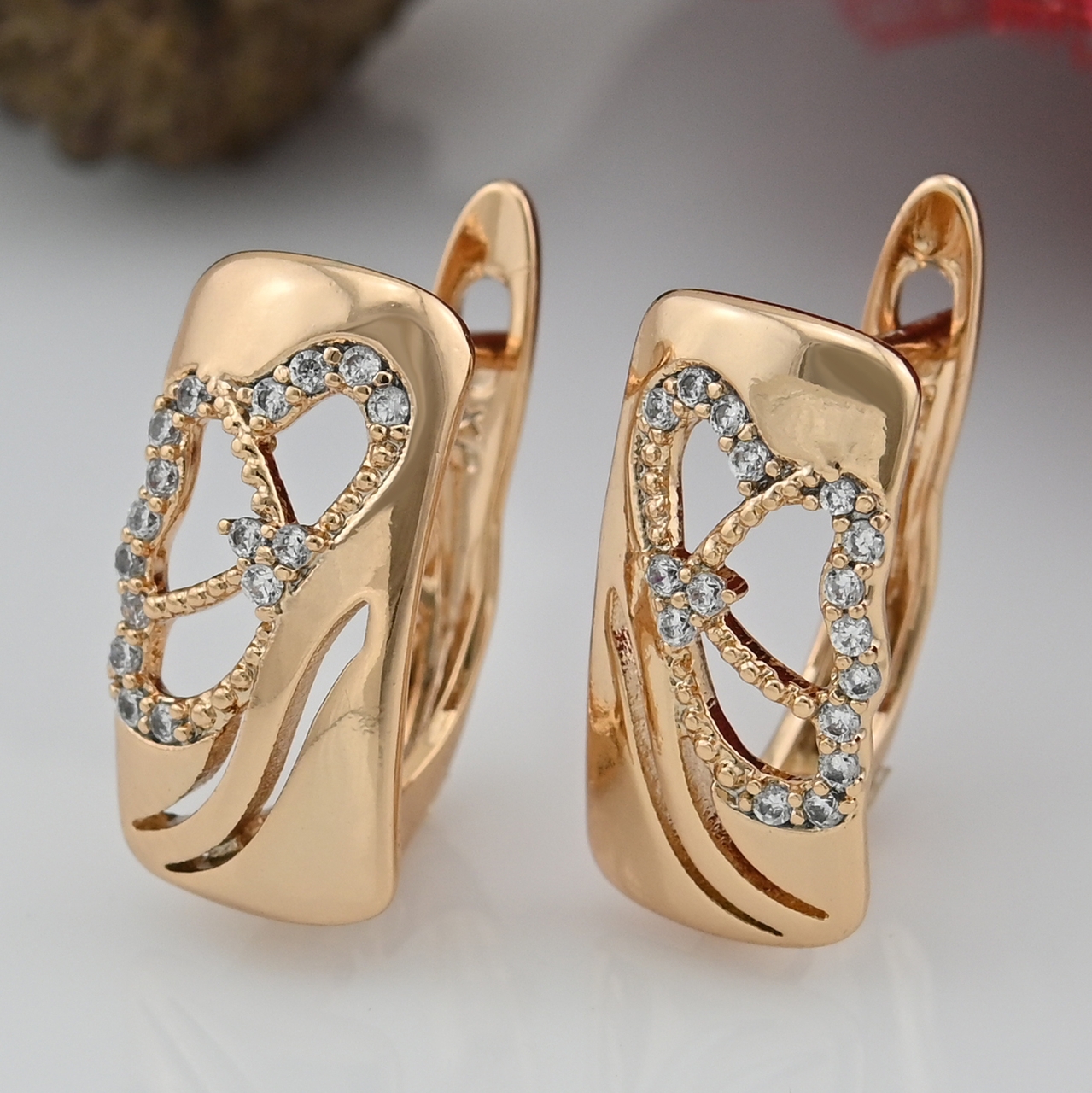 

Серьги Xuping 31066 размер 16х8 мм белые фианиты вес 2.5 г позолота 18К
