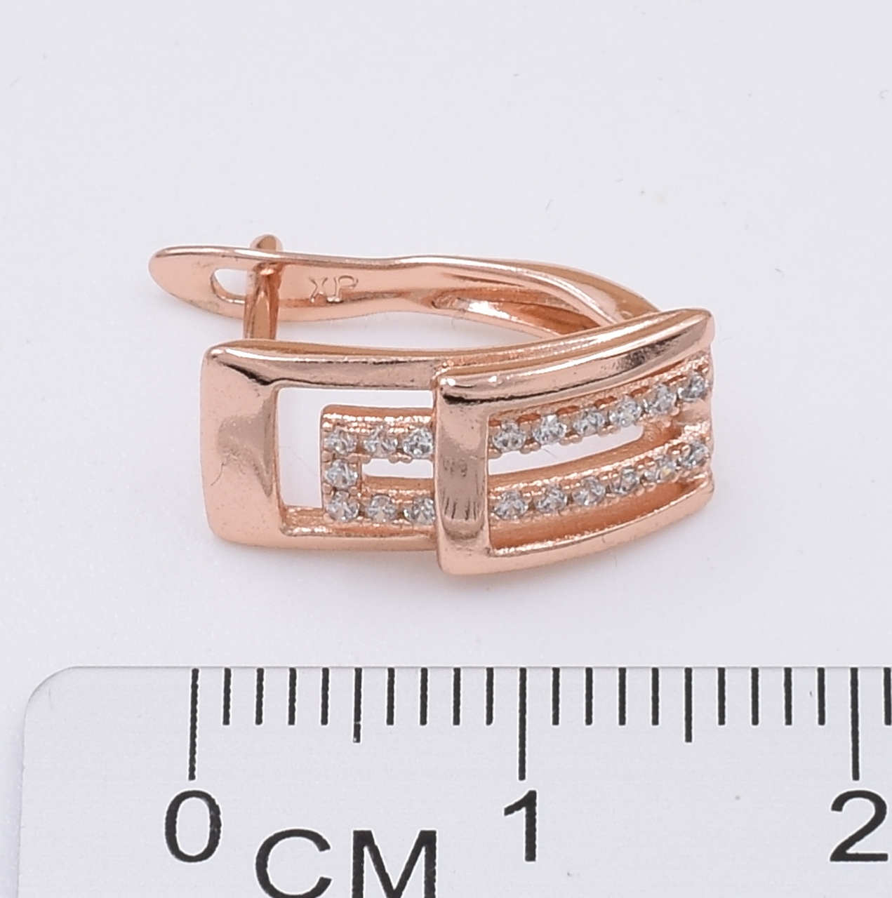 

Сережки Xuping 30456 розмір 15х6 мм вага 2.5 г білі фіаніти позолота РВ