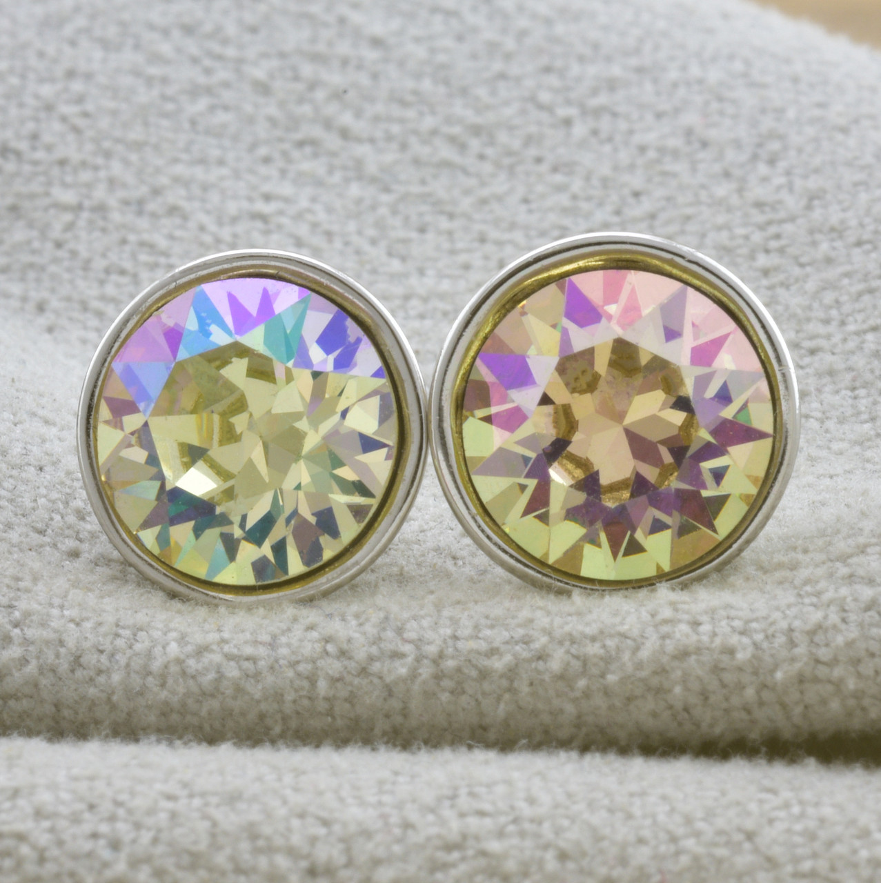 

Серьги Xuping с кристаллами Swarovski 83081 размер 10х10 мм цвет блестящий желтый позолота Белое Золото