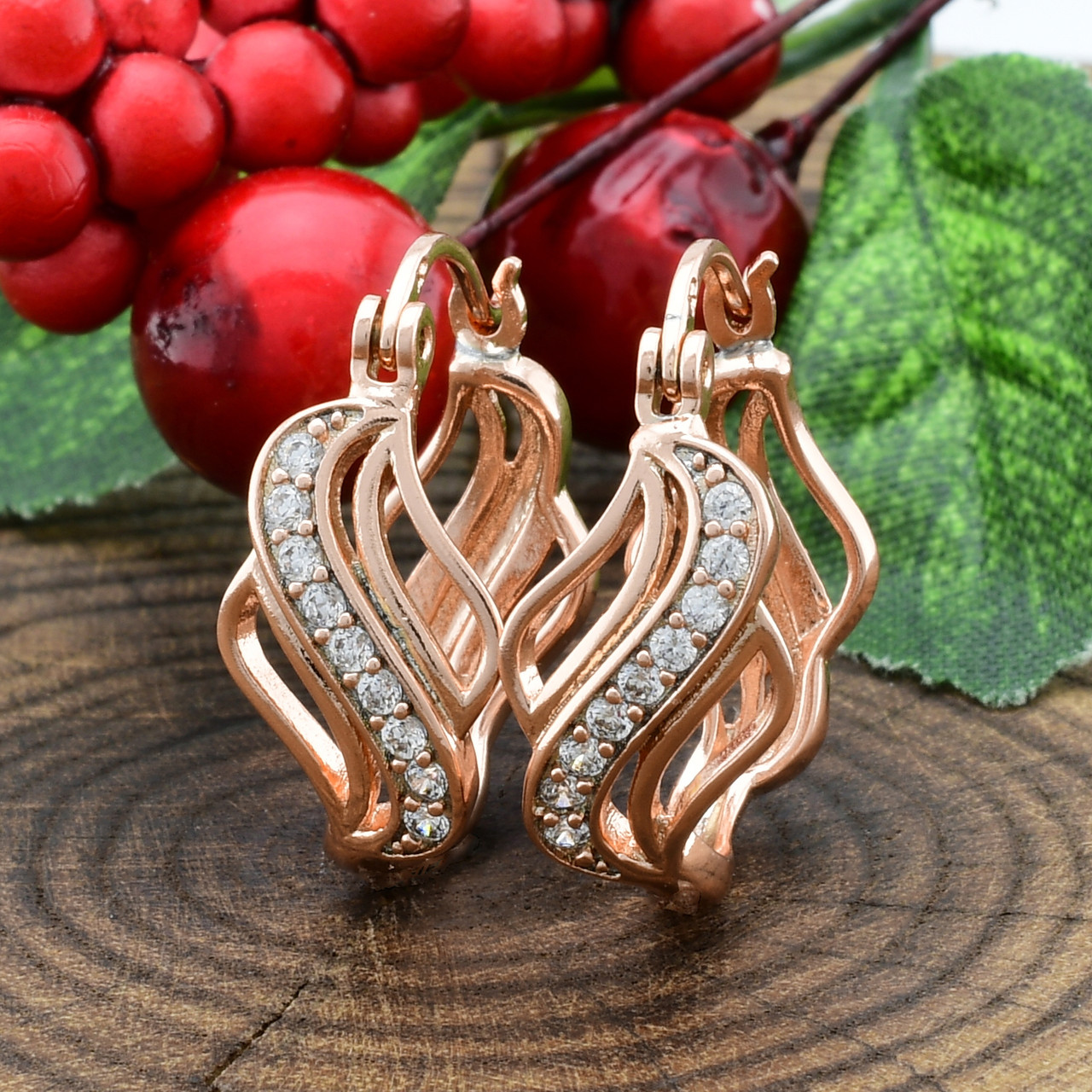 

Серьги Xuping 26094 размер 21х10 мм белые фианиты вес 3.7 г позолота РО