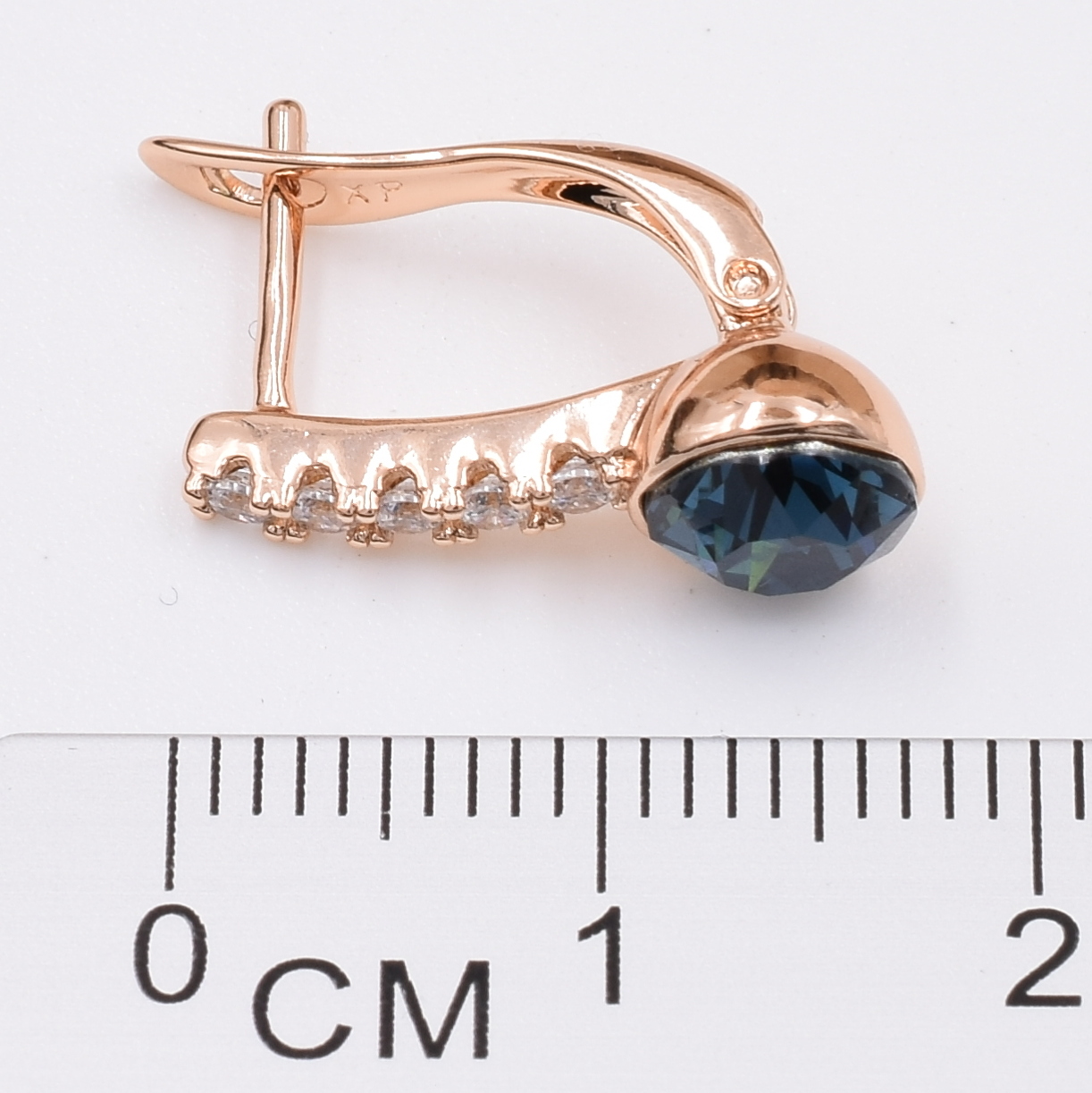 

Серьги Xuping с кристаллами Swarovski 30776 размер 17х8 мм цвет синий позолота 18К