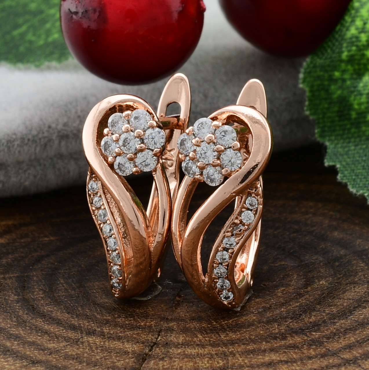 

Серьги Xuping 26039 размер 17х7 мм вес 2.7 г белые фианиты позолота РО