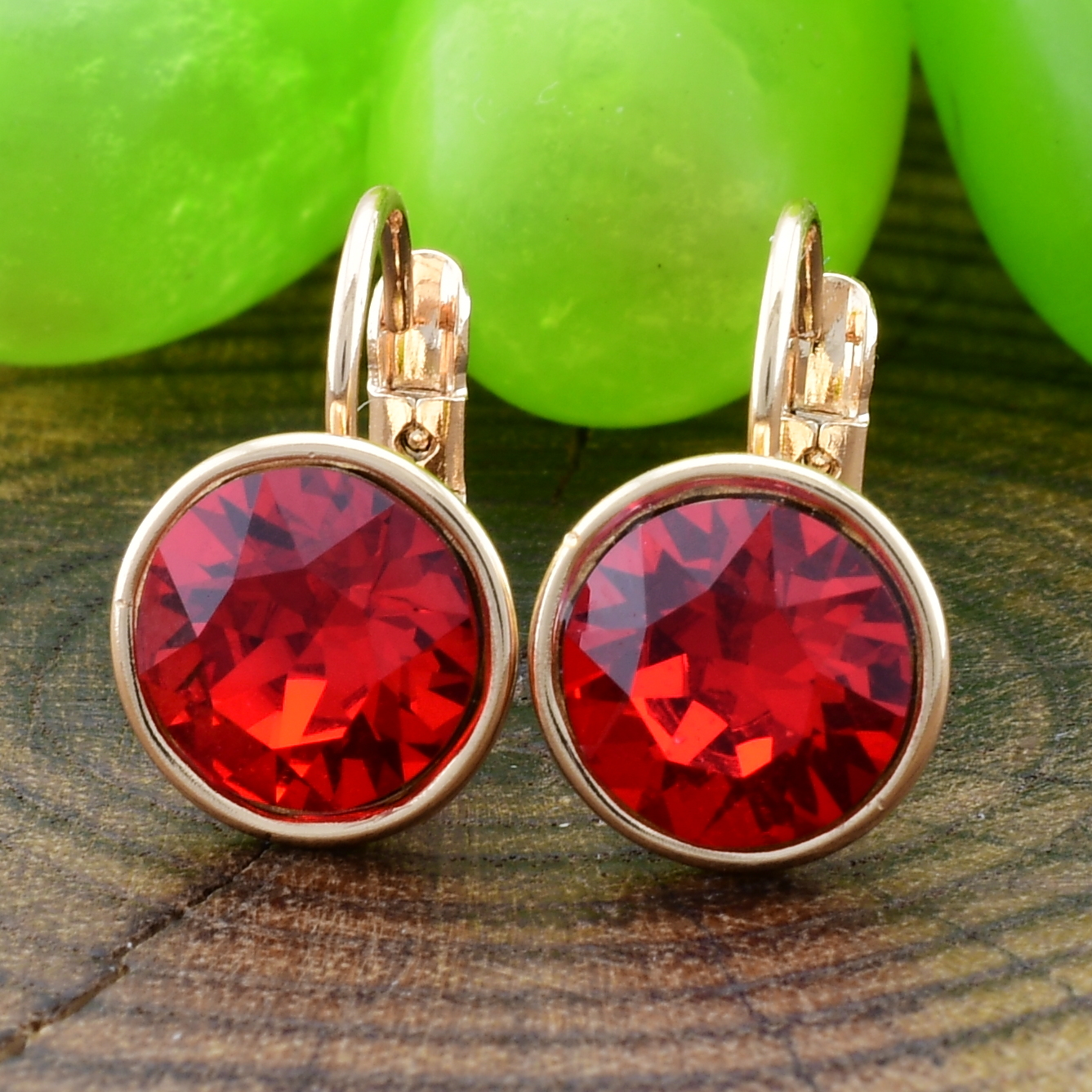 

Серьги Xuping с кристаллами Swarovski 27335 размер 16х10 мм вес 2.8 г цвет красный позолота 18К