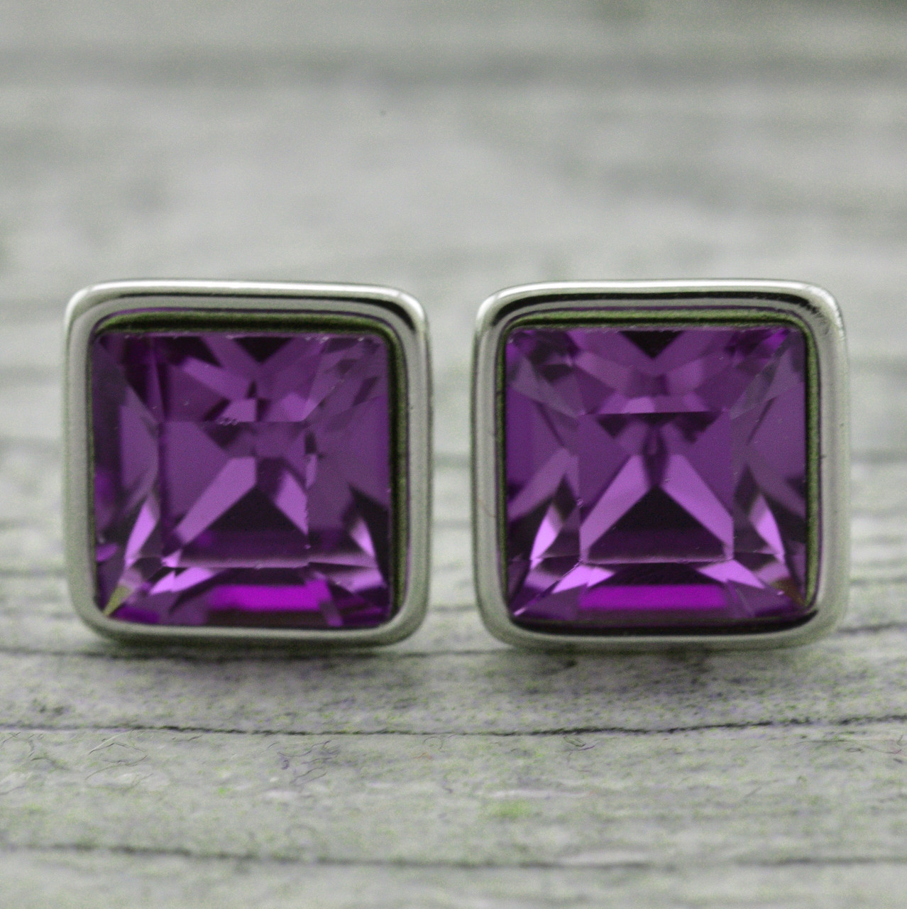 

Серьги Xuping с кристаллами Swarovski 21402 размер 7х7 мм цвет цикламен позолота Белое Золото